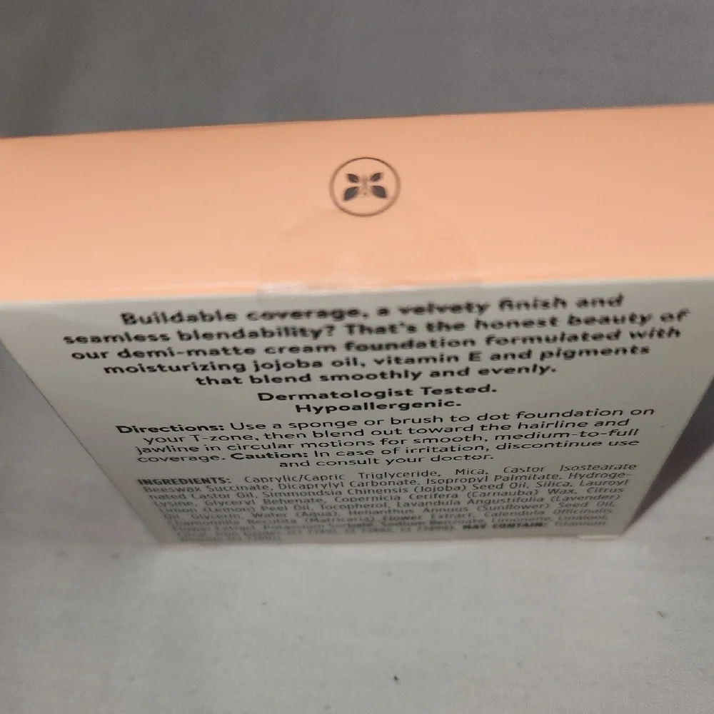Flawless Brown Foundation for Natural Makeup Finish
